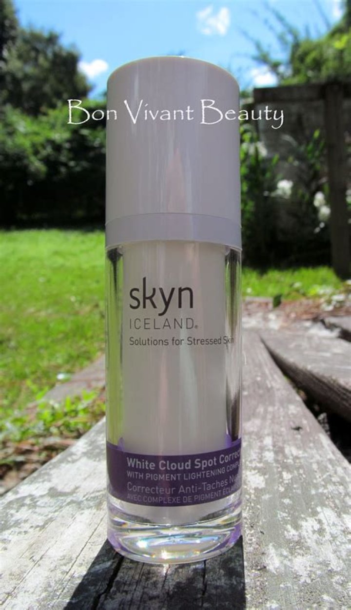 ##1 Saving skyn ICELAND White Cloud Spot Corrector with Pigment Lightening Complex Saving